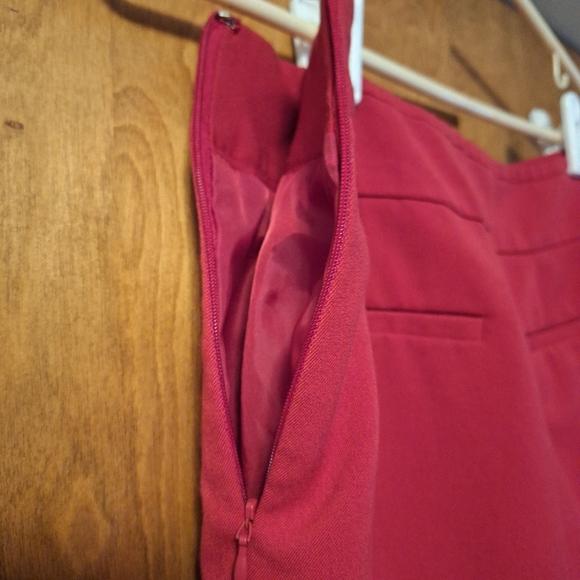 Elegant Red Women's Skirt - Picture 5 of 8